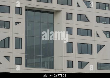 Vue partielle sur les tours de bureaux hollandaises ultramodernes Banque D'Images