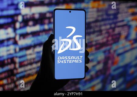 Dans cette illustration photo, le logo Dassault systèmes est affiché sur l'écran d'un smartphone Banque D'Images