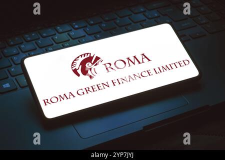 22 avril 2024, Brésil. Dans cette illustration photo, le logo Roma Green Finance Limited est affiché sur l'écran d'un smartphone Banque D'Images