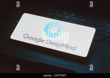 Dans cette illustration photo, le logo Google DeepMind est affiché sur l'écran d'un smartphone Banque D'Images