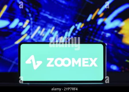 Dans cette illustration photo, le logo Zoomex vu affiché sur un smartphone Banque D'Images