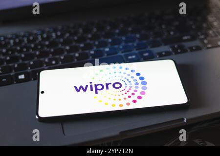 Dans cette illustration photo, le logo Wipro technologies est affiché sur l'écran d'un smartphone Banque D'Images