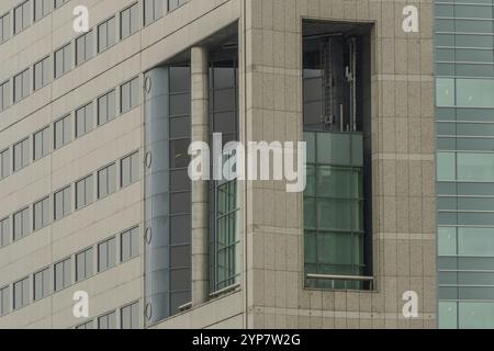 Vue partielle sur les tours de bureaux hollandaises ultramodernes Banque D'Images