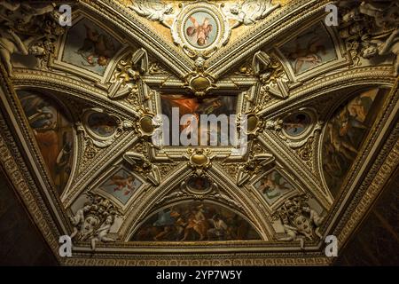 Cité du Vatican, Cité du Vatican, le 12 juin 2015 : les intérieurs et détails architecturaux de Chambres de Raphaël au musée du Vatican, le 12 juin 2015, dans la Cité du Vatican, Cité du Vatican Banque D'Images