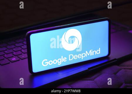 Dans cette illustration photo, le logo Google DeepMind est affiché sur l'écran d'un smartphone Banque D'Images