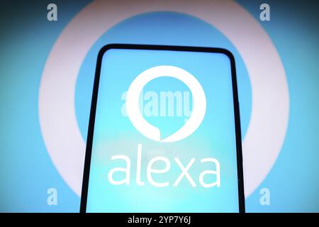 Dans cette illustration photo, le logo Amazon Alexa est affiché sur un smartphone Banque D'Images