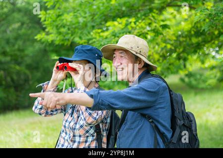 Trekking couple senior Banque D'Images