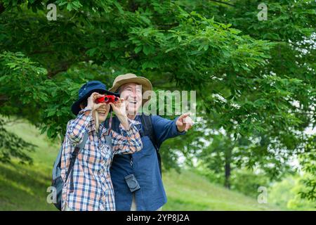 Trekking couple senior Banque D'Images