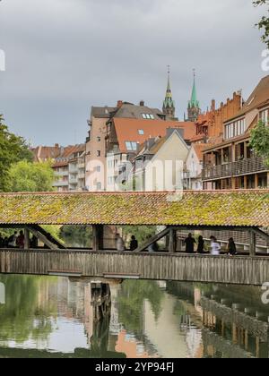 Hangmans Bridge Henkersteg dans le centre de la vieille ville de Nuremberg. Vue depuis Maxbrücke (pont Max). Voyage en Bavière Banque D'Images