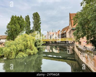 Hangmans Bridge Henkersteg dans le centre de la vieille ville de Nuremberg. Vue depuis Maxbrücke (pont Max). Voyage en Bavière Banque D'Images