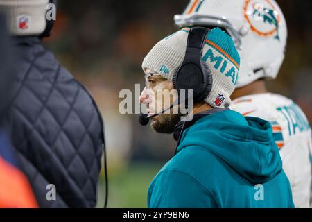 Green Bay, Wisconsin, États-Unis. 28 novembre 2024. Mike McDaniel, entraîneur-chef des Miami Dolphins, lors du match de football de la NFL entre les Miami Dolphins et les Green Bay Packers au lambeau Field à Green Bay, Wisconsin. Darren Lee/CSM/Alamy Live News Banque D'Images