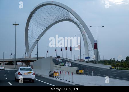 Pont Al Wahda Arches 56 dans la zone West Bay Doha, Qatar Banque D'Images