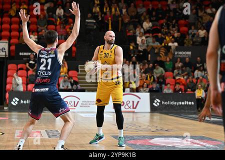 Pierre-Antoine Gillet (30) de BCO photographié lors d'un match de basket-ball entre BC Filou Oostende et BC Limburg United le jour 11 en saison régulière de la Ligue BNXT 24-25 , le 16 novembre 2024 à Oostende, BELGIQUE. (Photo de David Catry / Isosport) Banque D'Images