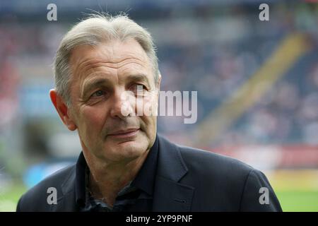 PHOTO D'ARCHIVE : Karl-Heinz 'Charly' KOERBEL aura 70 ans le 1er décembre 2024. L'ancien professionnel de Bundesliga, joueur national et entraîneur Karl-Heinz 'Charly' KOERBEL (Kâ? RBEL) Football 1. Bundesliga, 4. Journée, Eintracht Francfort (F) - FC Cologne (K) 6:2, le 12 septembre 2015 à Francfort/ Allemagne. Banque D'Images