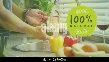 Image de texte 100% naturel sur un couple diversifié préparant un repas sain dans la cuisine Banque D'Images