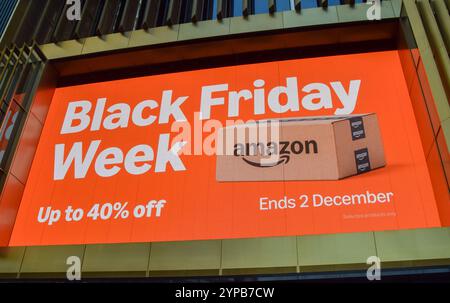 Londres, Royaume-Uni. 29 novembre 2024. Un écran du Now Building à Outernet dans le West End de Londres affiche « Amazon - Black Friday week ». Crédit : Vuk Valcic/Alamy Live News Banque D'Images
