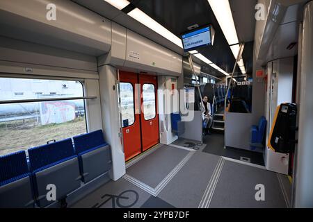 Otrokovice, République tchèque. 29 novembre 2024. Nouveau train RegioPanter à Otrokovice, République tchèque, le 29 novembre 2024. Crédit : Dalibor Gluck/CTK photo/Alamy Live News Banque D'Images