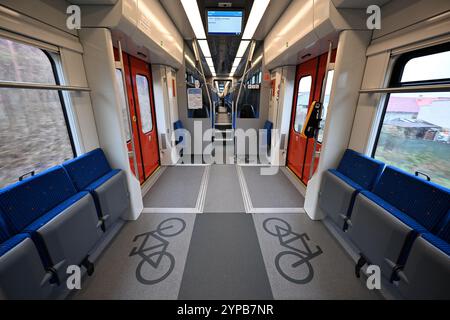 Otrokovice, République tchèque. 29 novembre 2024. Nouveau train RegioPanter à Otrokovice, République tchèque, le 29 novembre 2024. Crédit : Dalibor Gluck/CTK photo/Alamy Live News Banque D'Images