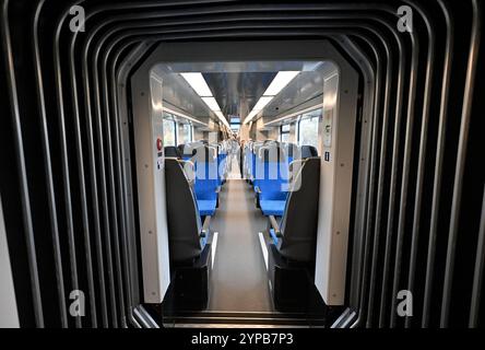 Otrokovice, République tchèque. 29 novembre 2024. Nouveau train RegioPanter à Otrokovice, République tchèque, le 29 novembre 2024. Crédit : Dalibor Gluck/CTK photo/Alamy Live News Banque D'Images