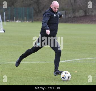 East mains.Ormiston.Tranent.East Lothian.Scotland.UK. 29th Nov 24 Hibernian Manager David Gray pendant la séance d'entraînement pour William Hill Premiership match v Motherwell crédit : eric mccowat/Alamy Live News Banque D'Images