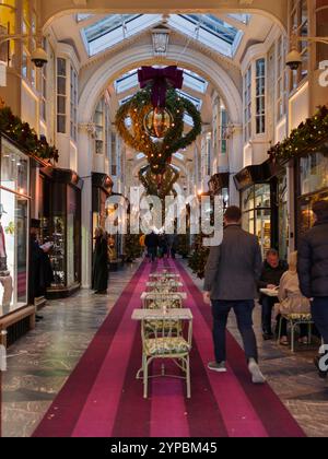 Le Burlington Arcade dans le centre de Londres Banque D'Images