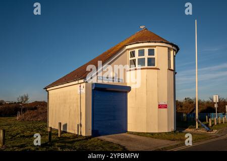 Bexhill, 28 novembre 2024 : la station des garde-côtes sur Galley Hill Banque D'Images