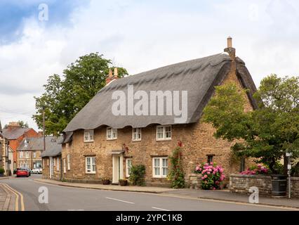 Royaume-Uni, Angleterre, Rutland, Oakham, Northgate, vieux manoir, début C17e lit de chaume et petit déjeuner Banque D'Images