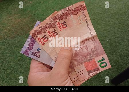 Sao Paulo, Brésil. Nov. 29, 2024. Dollar monte en flèche dans le taux de change et atteint plus de R$6 Reais en devise brésilienne, ce vendredi, le 30 août 2024. Crédit : Saulo Dias/Alamy Live News Banque D'Images