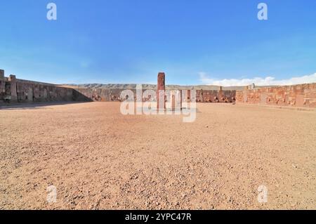 Temple semi-souterrain dans le site archéologique précolombien de Tiwanaku dans l'ouest de la Bolivie Banque D'Images