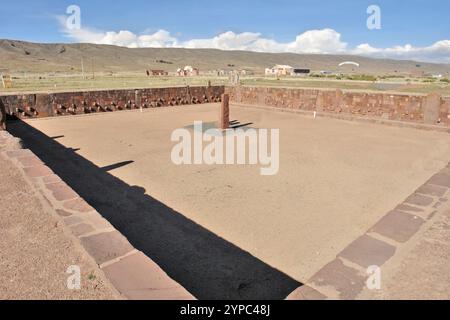 Temple semi-souterrain dans le site archéologique précolombien de Tiwanaku dans l'ouest de la Bolivie Banque D'Images