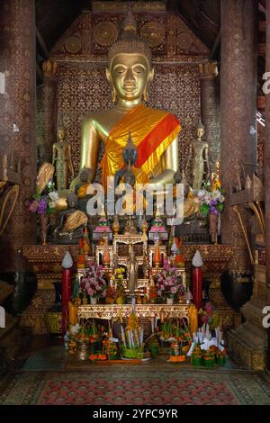 Luang Prabang, Laos - 9 avril 2011 : Bouddha à Wat Xieng Thong, temple bouddhiste à Luang Prabang, et site du patrimoine mondial de l'UNESCO Banque D'Images