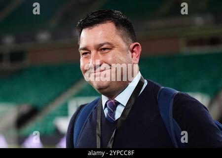 L'entraîneur écossais Pedro Martinez Losa arrive avant le match de première manche du match de qualification pour l'Euro 2025 féminin de l'UEFA, deuxième manche au stade Easter Road d'Édimbourg. Date de la photo : vendredi 29 novembre 2024. Banque D'Images