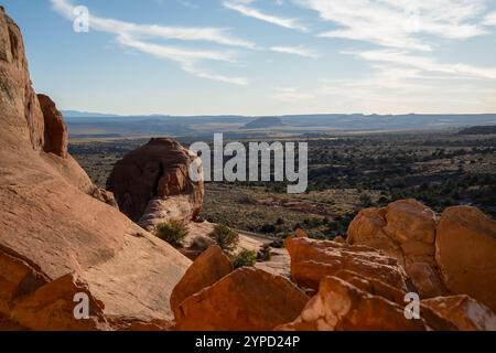 Formations rocheuses étonnantes d'hématite rocheuse rouge, brune et jaune, oxyde de fer dans l'Utah USA Banque D'Images