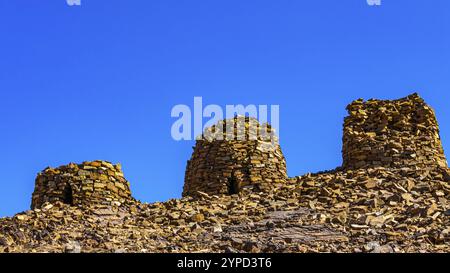 Tombes rondes faites de pierres non taillées, tombes de ruches d'abeilles, près de la ville d'Al Ayn, péninsule arabique, Sultanat d'Oman Banque D'Images