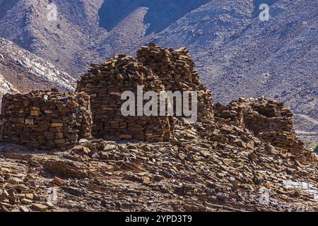 Tombes rondes faites de pierres non taillées, tombes de ruches d'abeilles, près de la ville d'Al Ayn, péninsule arabique, Sultanat d'Oman Banque D'Images