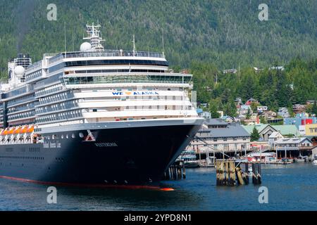 États-Unis, se Alaska, Ketchikan. Le navire de Holland America, Westerdam, accosté à Ketchikan. Banque D'Images