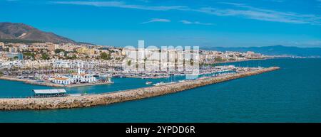 Vue aérienne de Benalmadena Marina et de la côte en Espagne Banque D'Images