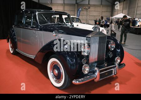 Voitures de collection pendant le salon Retromóvil à Ifema Madrid, 29 novembre 2024 Espagne Banque D'Images