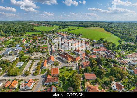 Blick auf Kaisheim in der Monheimer Alb im bayerisch-Schwäbischen Kreis Donau-Ries Luftbild der Marktgemeinde Kaisheim in Nordschwaben im Spätsomm Kai Banque D'Images