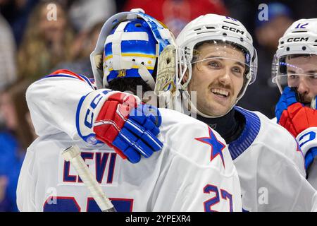 Rochester, New York, États-Unis. 29 novembre 2024. Graham Slaggert (19 ans), l'attaquant des Américains de Rochester, célèbre une victoire contre le Crunch de Syracuse. Les Américains de Rochester ont accueilli le Syracuse Crunch dans un match de la Ligue américaine de hockey au Blue Cross Arena de Rochester, New York. (Jonathan Tenca/CSM). Crédit : csm/Alamy Live News Banque D'Images