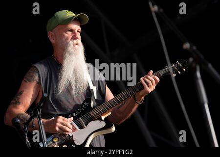 Seasick Steve en formation au Wychwood Music Festival 2024, hippodrome de Cheltenham, Cheltenham photo de Michael Palmer Banque D'Images