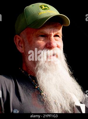 Seasick Steve en formation au Wychwood Music Festival 2024, hippodrome de Cheltenham, Cheltenham photo de Michael Palmer Banque D'Images