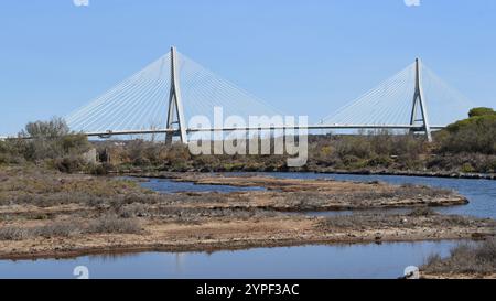 Pont international de Guadiana à la frontière entre l'Espagne et le Portugal Banque D'Images