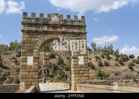 Le pont Alcántara à Alcántara, en Estrémadure, Espagne Banque D'Images