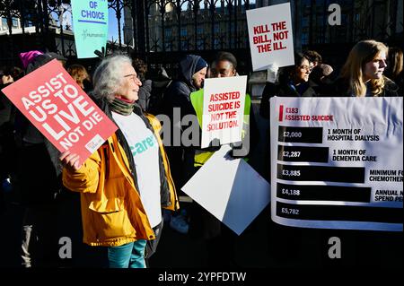 Débat sur l'aide à mourir, Parliament Square, Londres, Royaume-Uni Banque D'Images