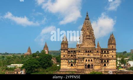 Le temple Chaturbhuj, un temple hindou majestueux à Orchha, Madhya Pradesh, est dédié au Seigneur Vishnu. Son architecture saisissante, un mélange de temple, fort. Banque D'Images