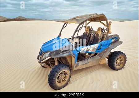 Quad s'est arrêté à Deserto de Viana, Boa Vista, Cap-Vert Banque D'Images