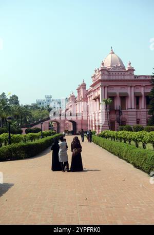 Le Musée Ahsan Manzil dans l'ancien palais du Nawab de Dhaka dans le vieux Dhaka, Bangladesh. Banque D'Images