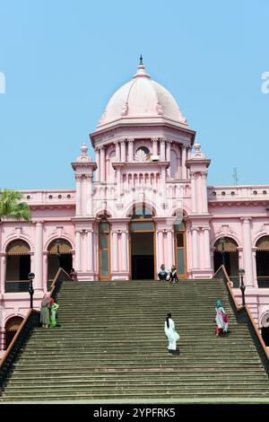 Le Musée Ahsan Manzil dans l'ancien palais du Nawab de Dhaka dans le vieux Dhaka, Bangladesh. Banque D'Images