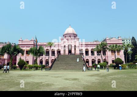 Le Musée Ahsan Manzil dans l'ancien palais du Nawab de Dhaka dans le vieux Dhaka, Bangladesh. Banque D'Images